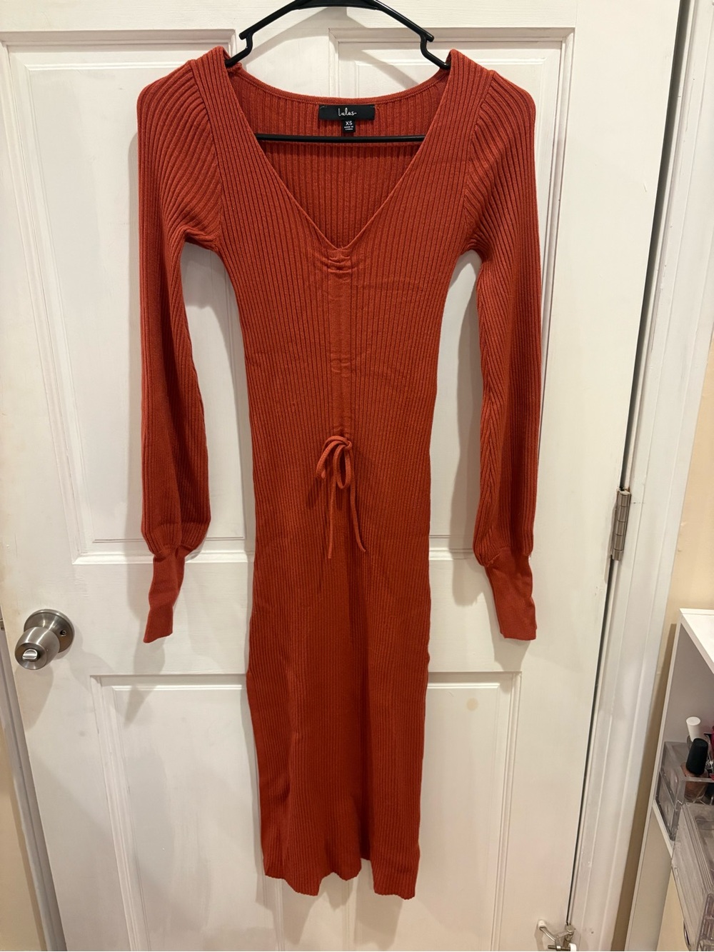 Lulu’s Ribbed V-Neck Long Sleeve Dress in Rust
